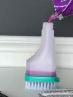 4-in-1 Glass Cleaner Brush with Built-In Spray Bottle - صورة 10
