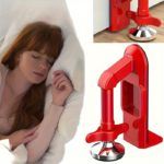 Portable Anti-Theft Metal Door Stop for Secure Travel - Image 2